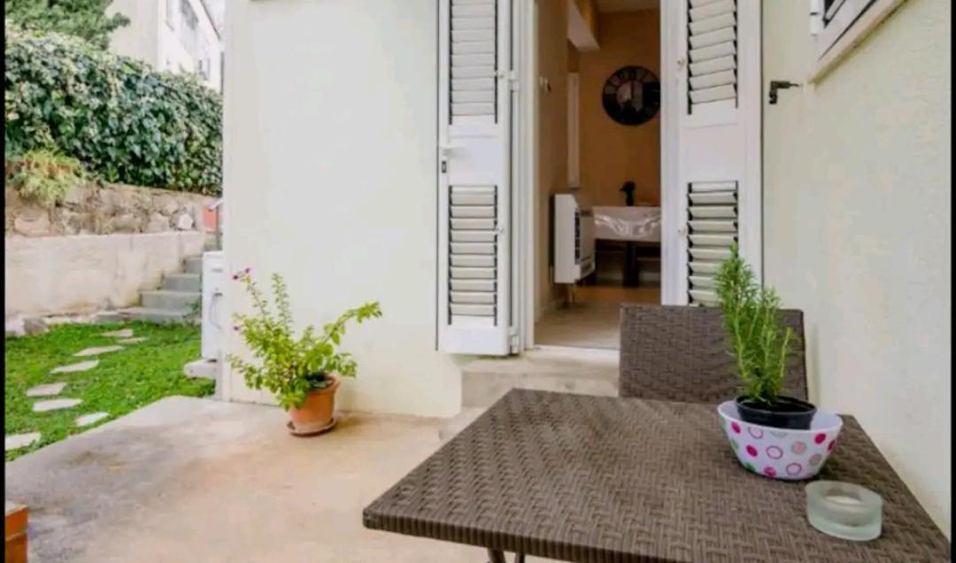 4m Above Sunset Apartment *